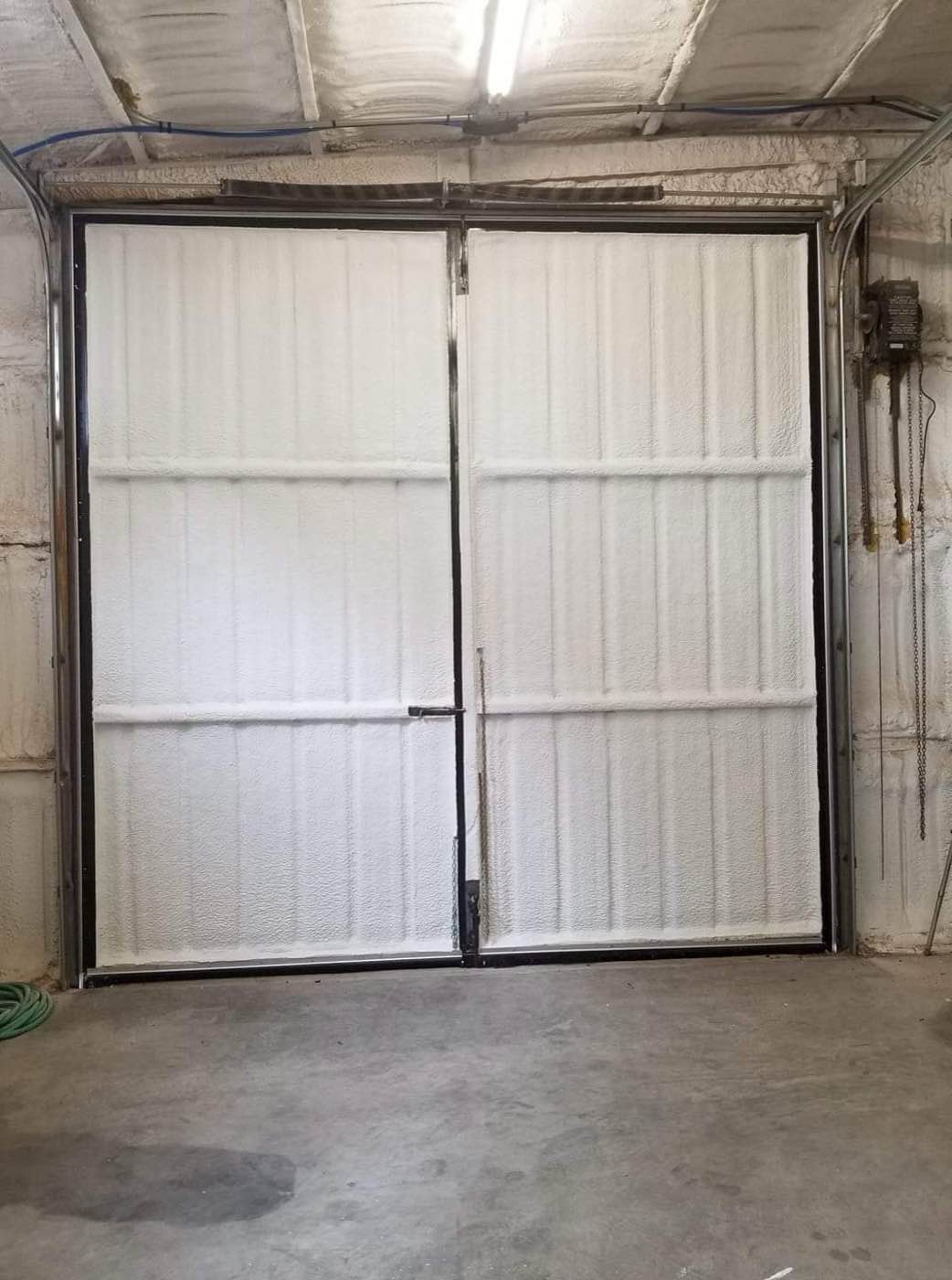 Insulated metal building with the overhead door closed