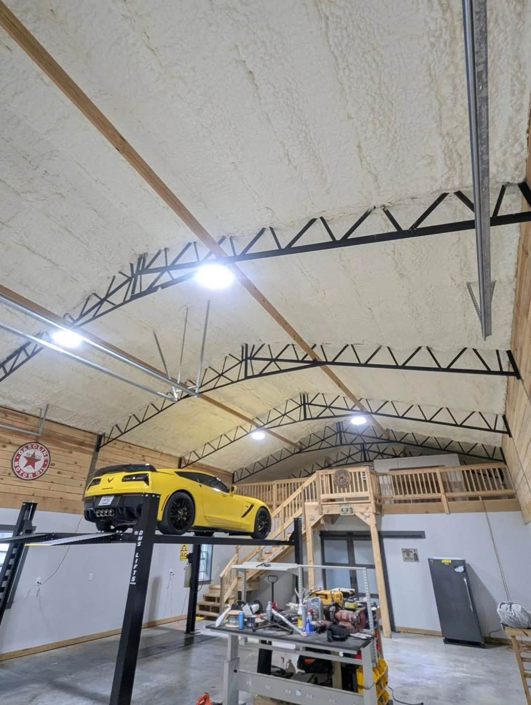 Insulated workshop building with the lift bay in use